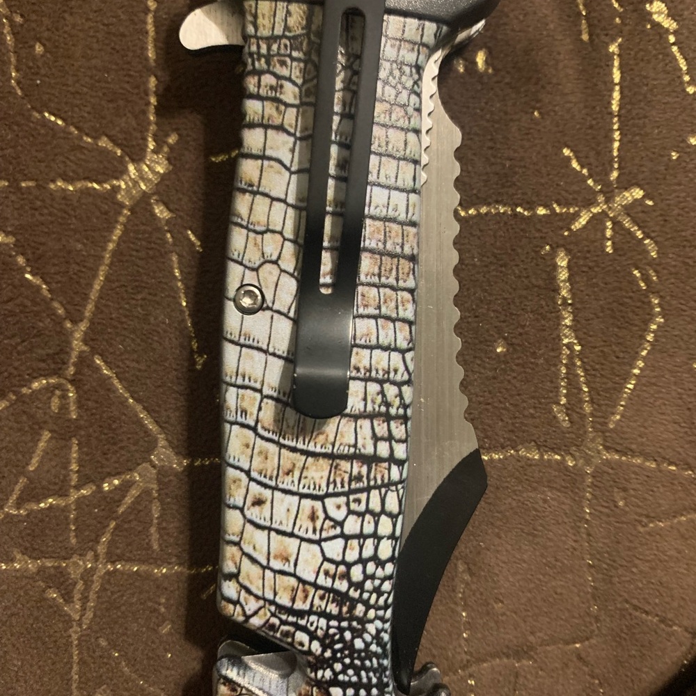Crocodile Pattern Folding Knife